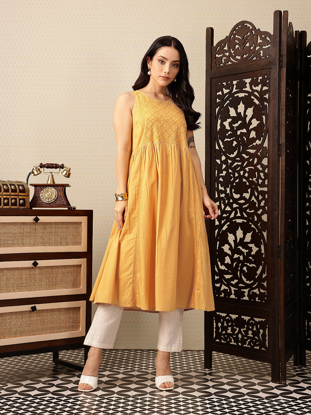 House of Pataudi Jashn Pure Cotton Floral Chikankari hand embroidered sleeveless Kurta