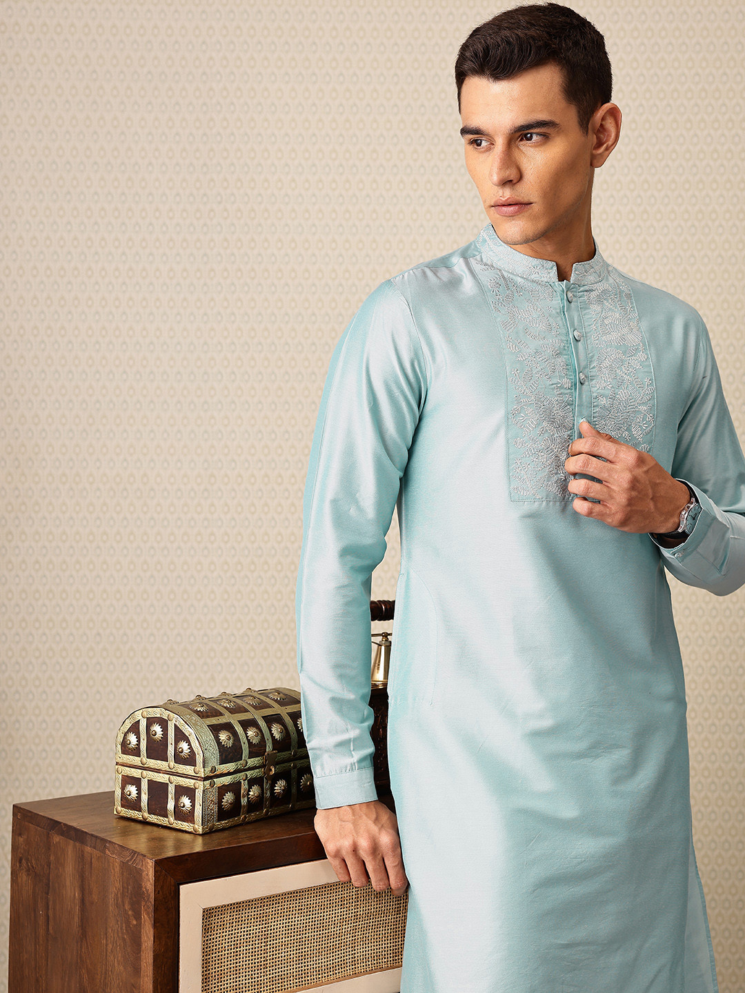 House of Pataudi Floral Embroidered Thread Work Jashn Kurta