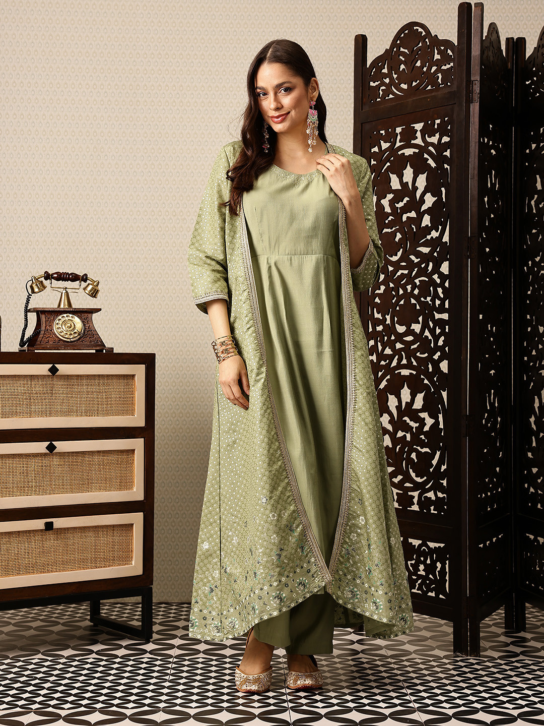 House of Pataudi A-Line Jashn Kurta with Trousers & Printed Longline Shrug