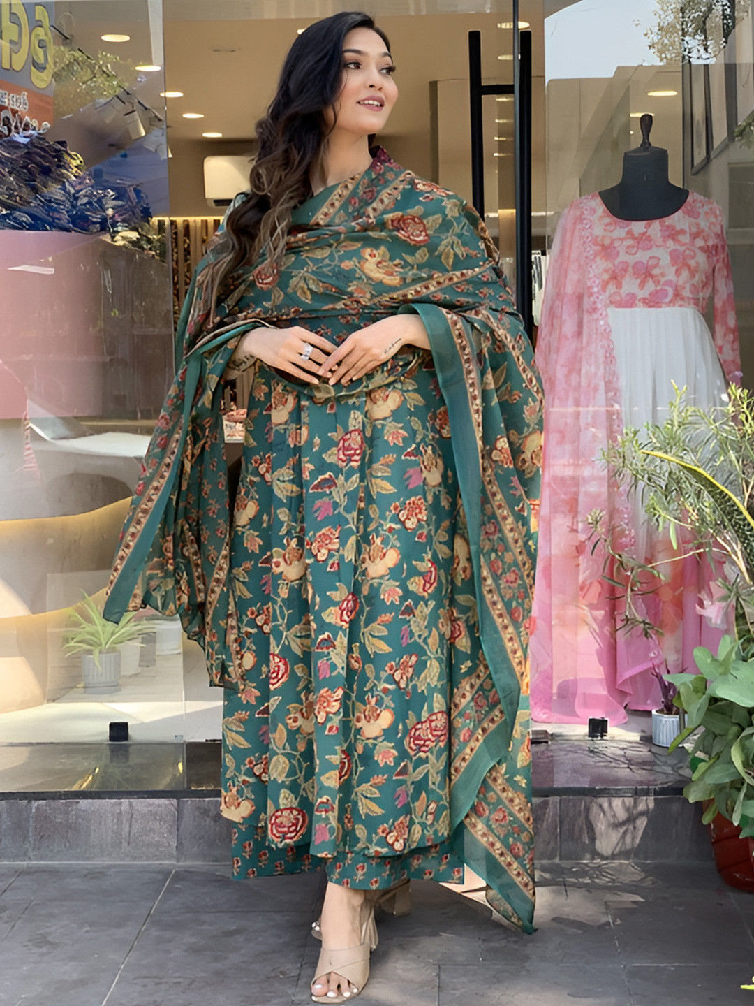 Lookmark Women Floral Printed Regular Kurta with Palazzos