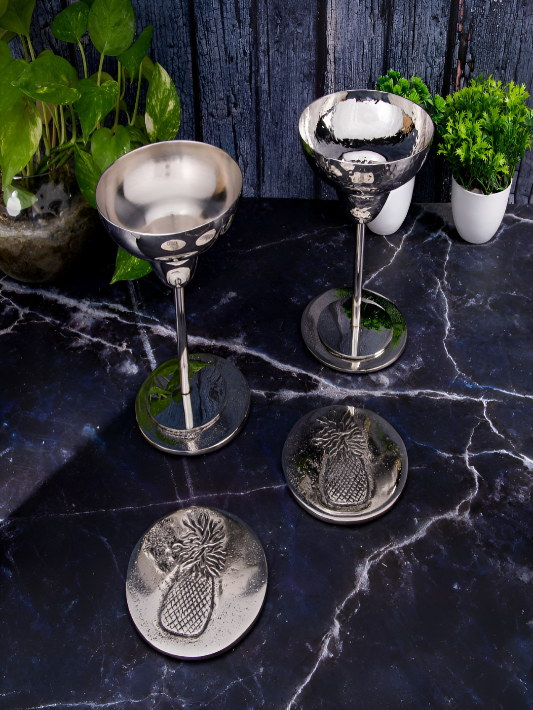 giBOX Silver-Toned 4 Pieces Blink Sprinkle Pineapple Textured Glossy Coasters