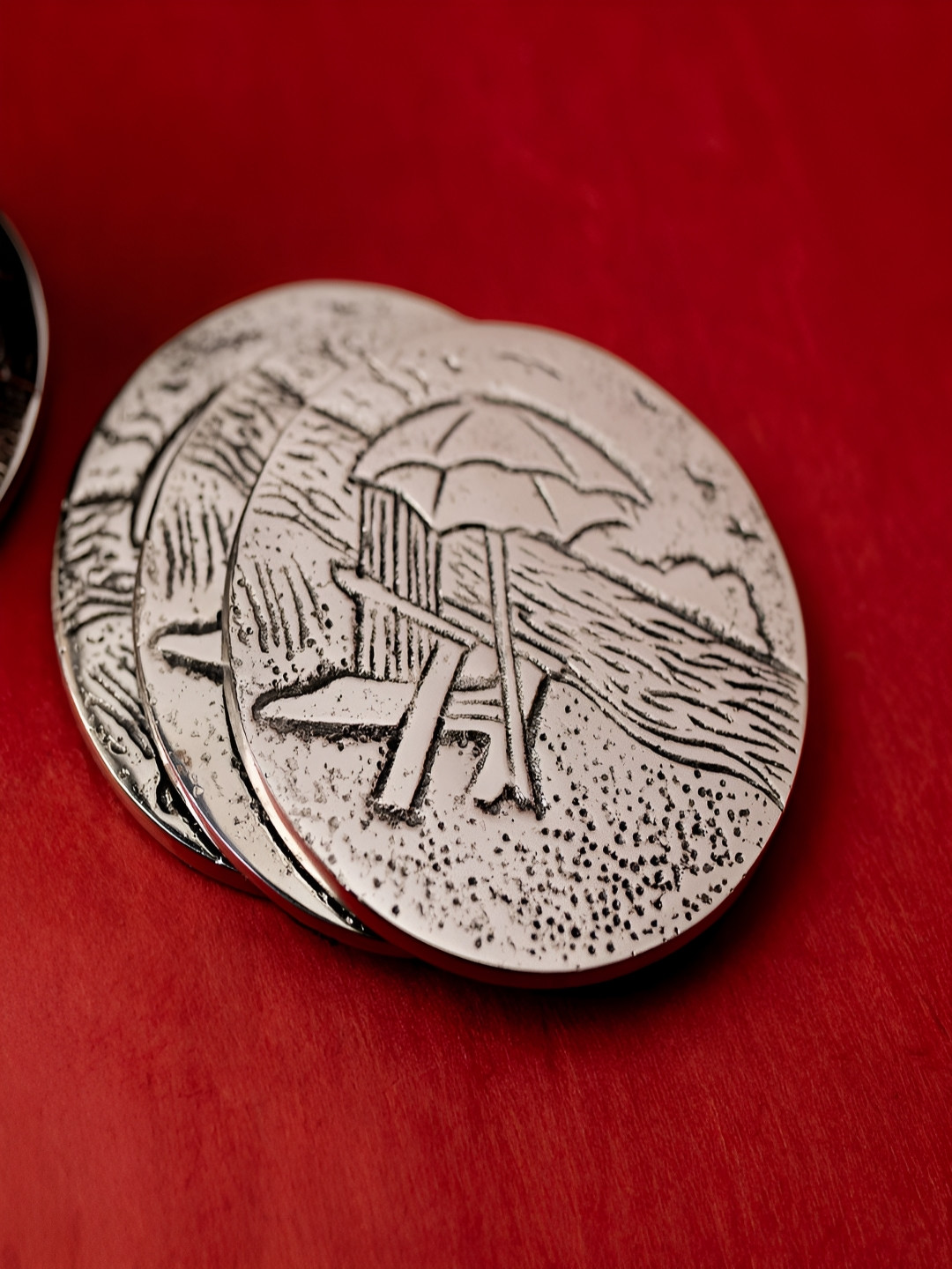 giBOX Silver-Toned 4 Pieces Coastline Textured Metal Coasters