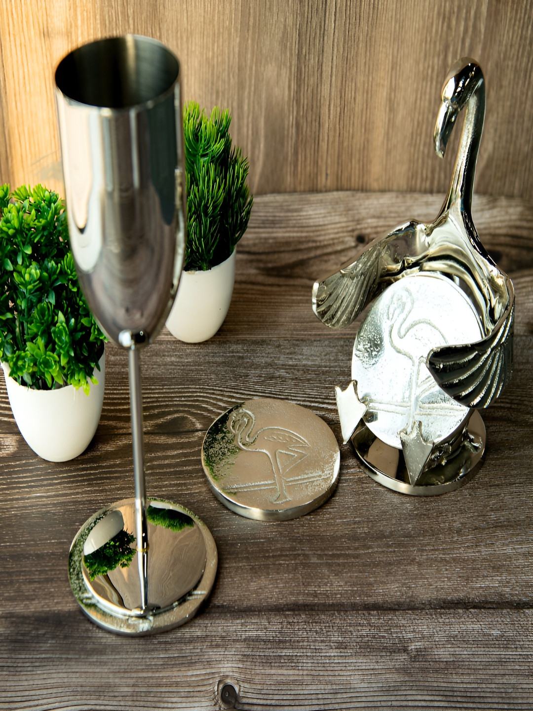 giBOX Silver-Toned 4 Pieces Flamingo Textured Round Glossy Octa Metal Coasters