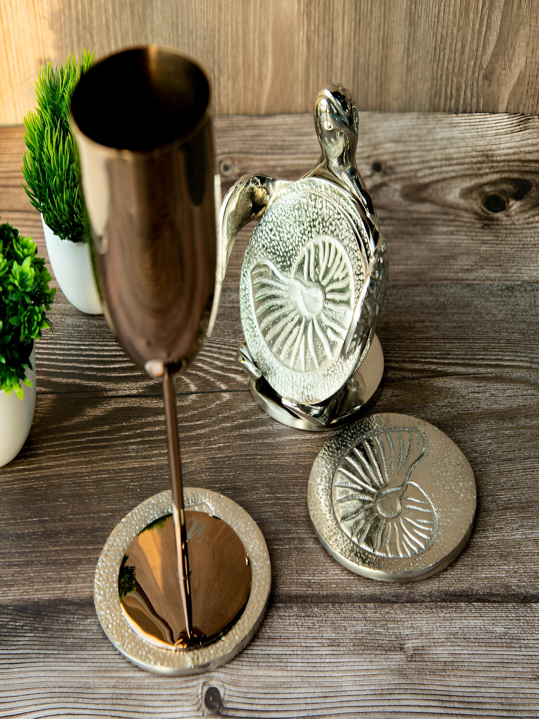 giBOX Silver-Toned 4 Pieces Textured Glossy Chelonian Metal Coasters With Holder