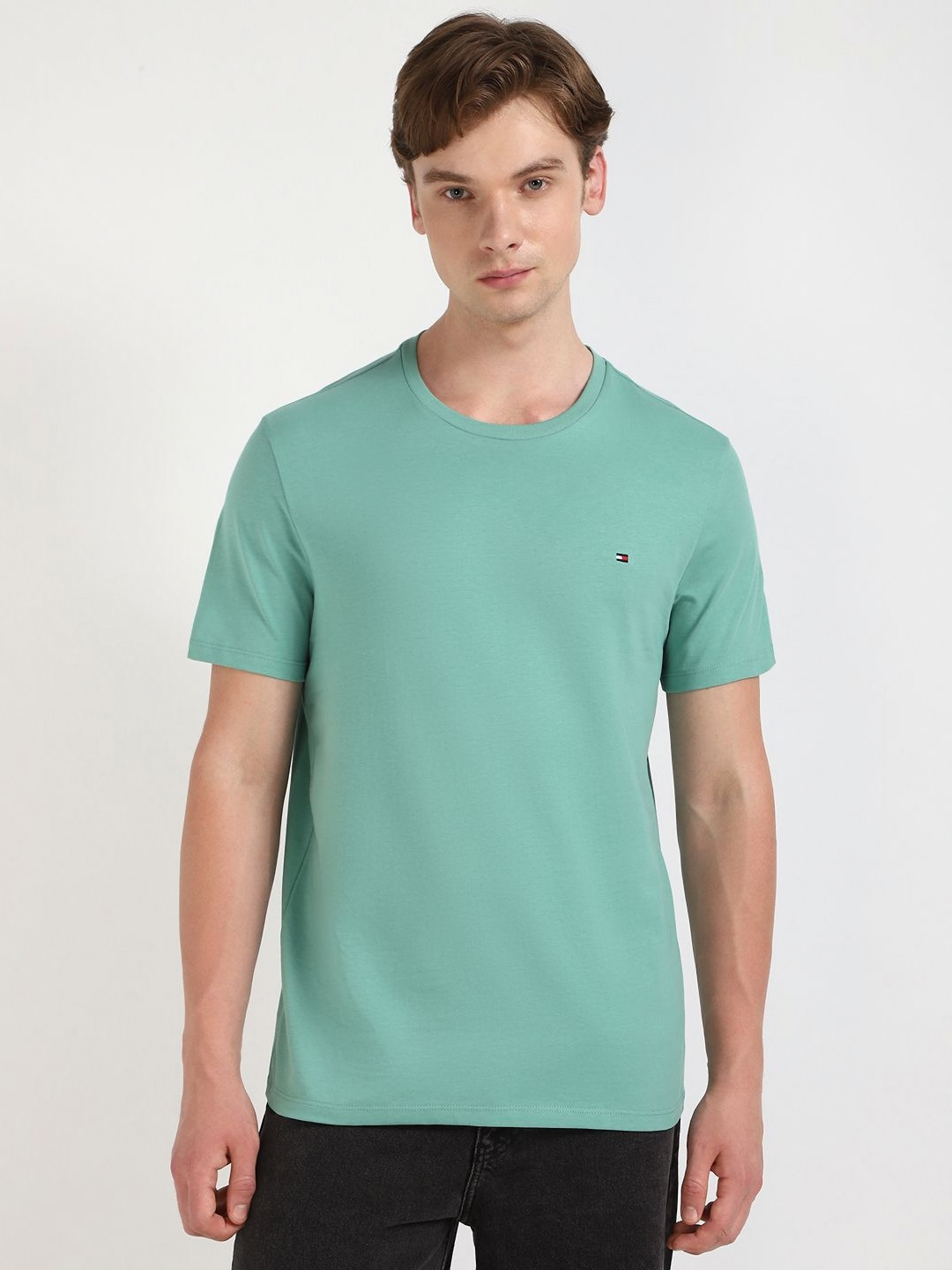 Tommy Hilfiger Men NANTUCKET Solid Round Neck Cotton T-shirt