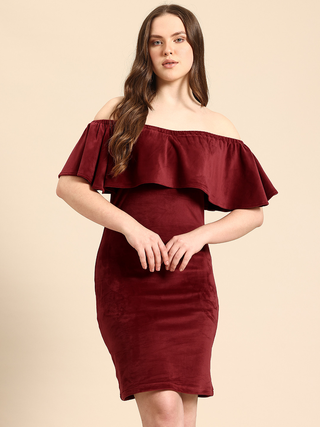 Qurvii Off-Shoulder Velvet Bodycon Dress with Ruffle Detail