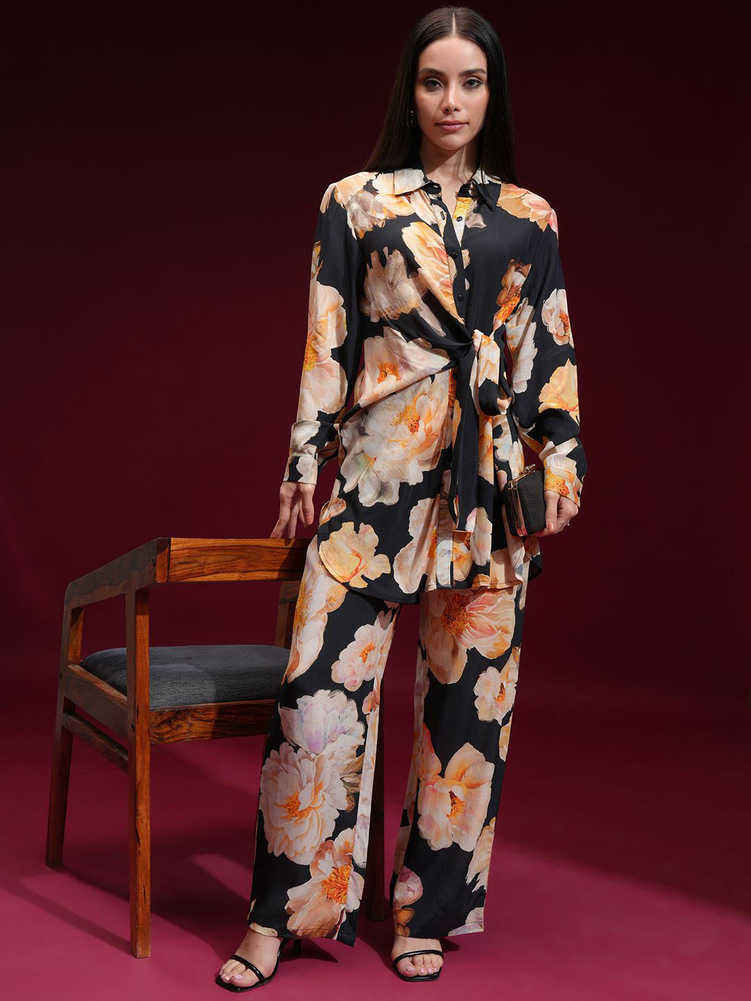 Vishudh Women Printed Tie-Up Top with Regular Pants Co-Ord Set