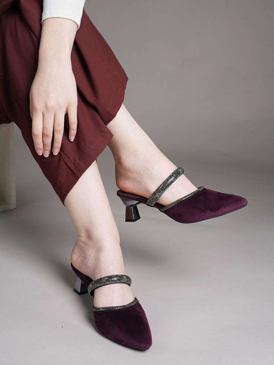 Lavie Women Embellished Velvet Kitten Mary Janes