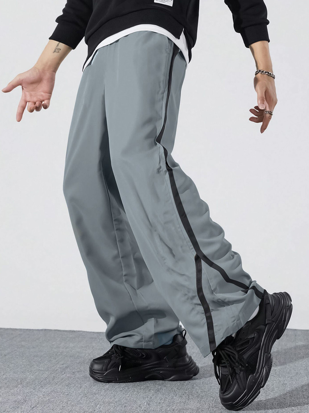 Maniac Men Relaxed-Fit Mid Rise Track Pant