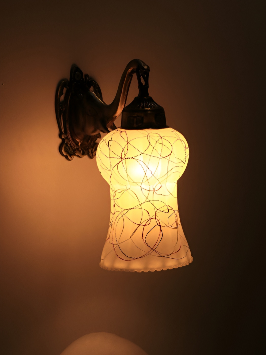 VAGalleryKing White & Gold-Toned Textured Glass Elephant Design Bell Shaped Wall Lamp