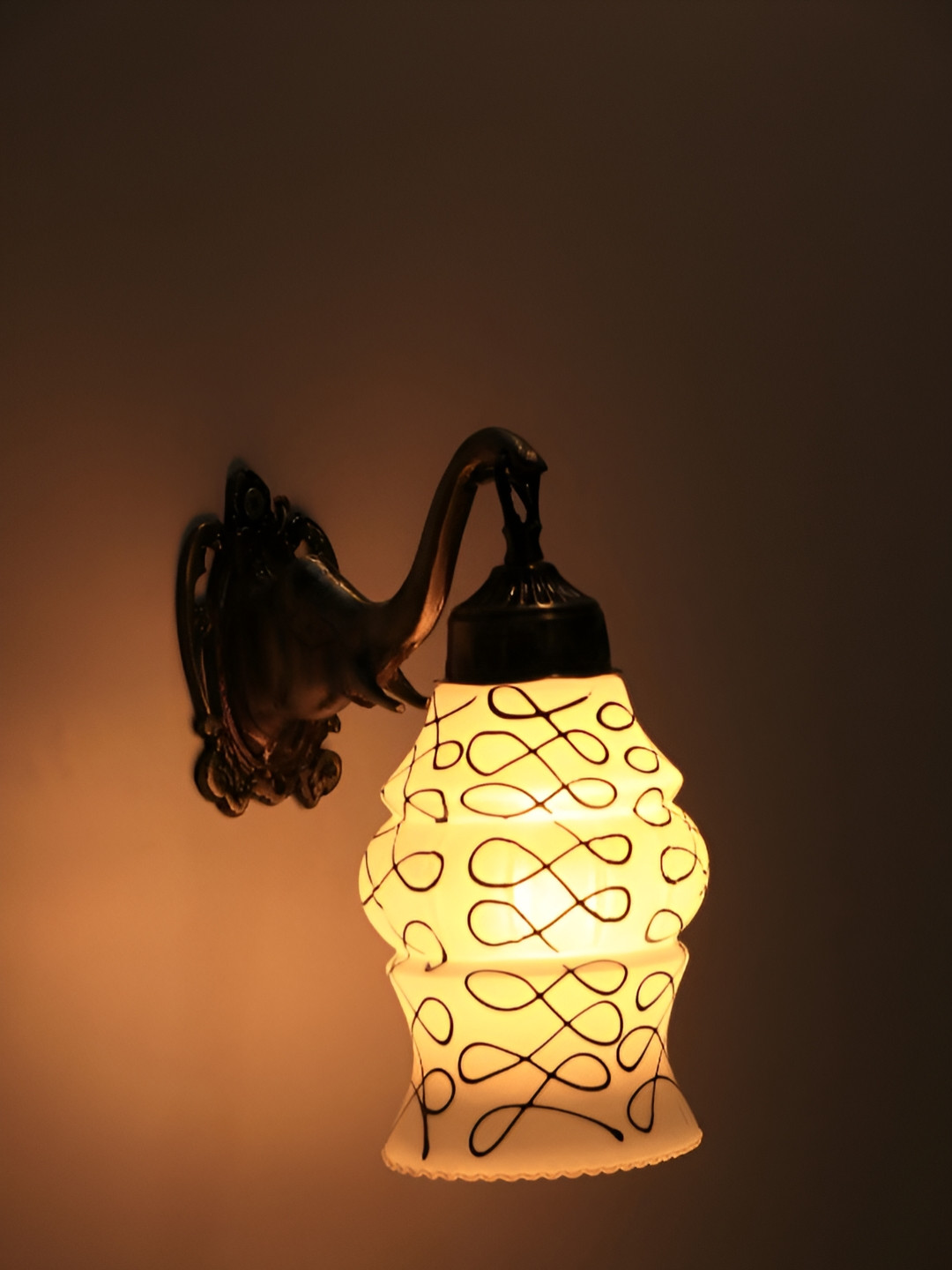 VAGalleryKing White & Black Textured Glass Elephant Design Cylinder Shaped Wall Lamp