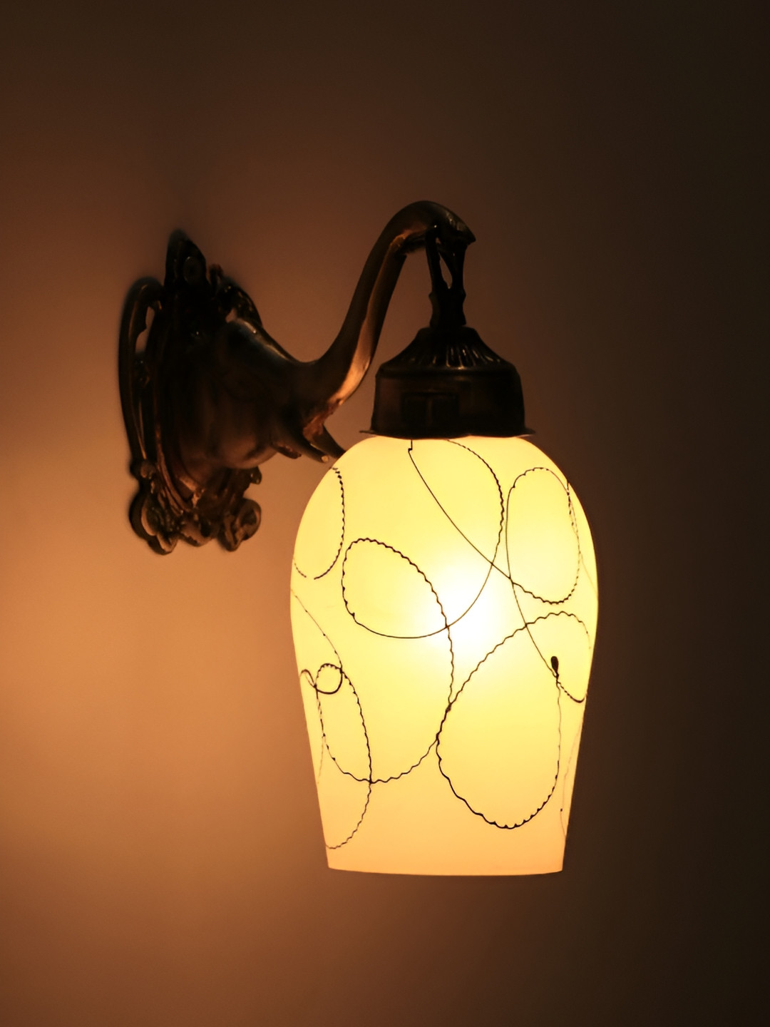 VAGalleryKing White & Black Textured Glass Elephant Design Bell Shaped Wall Lamp