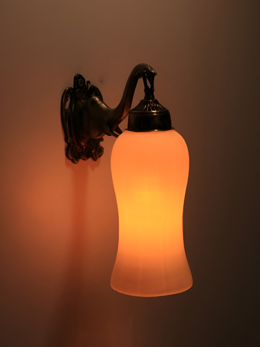 VAGalleryKing White Bell Shaped Antique Elephant Design Glass Wall Lamp