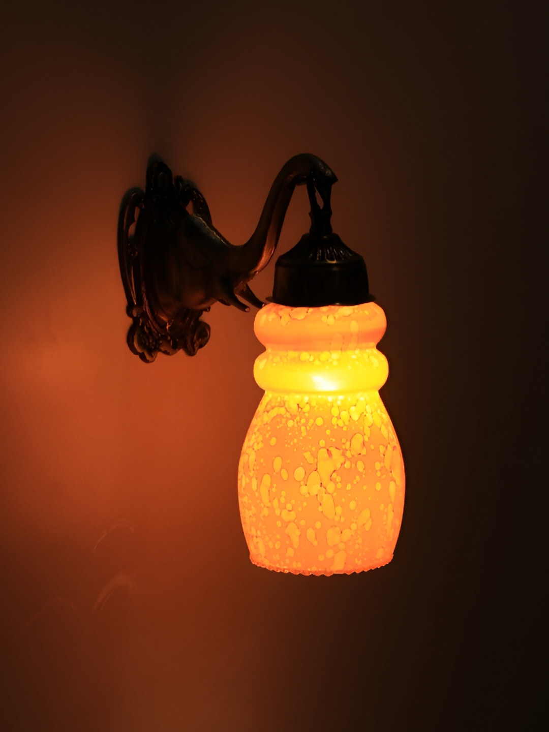 VAGalleryKing Yellow & Gold-Toned Textured Glass Abstract Shaped Wall Lamp