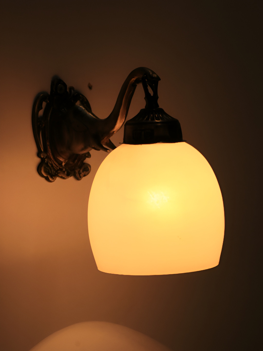 VAGalleryKing White & Metallic Toned Bell Shaped Antique Elephant Design Glass Wall Lamp