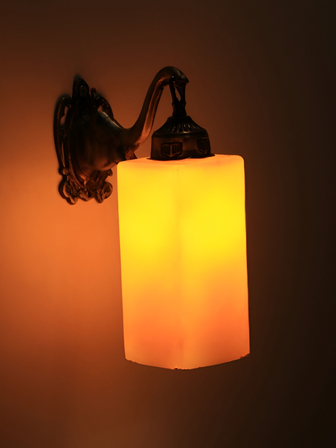 VAGalleryKing Yellow Textured Glass Elephant Design Rectangle Shaped Wall Lamp