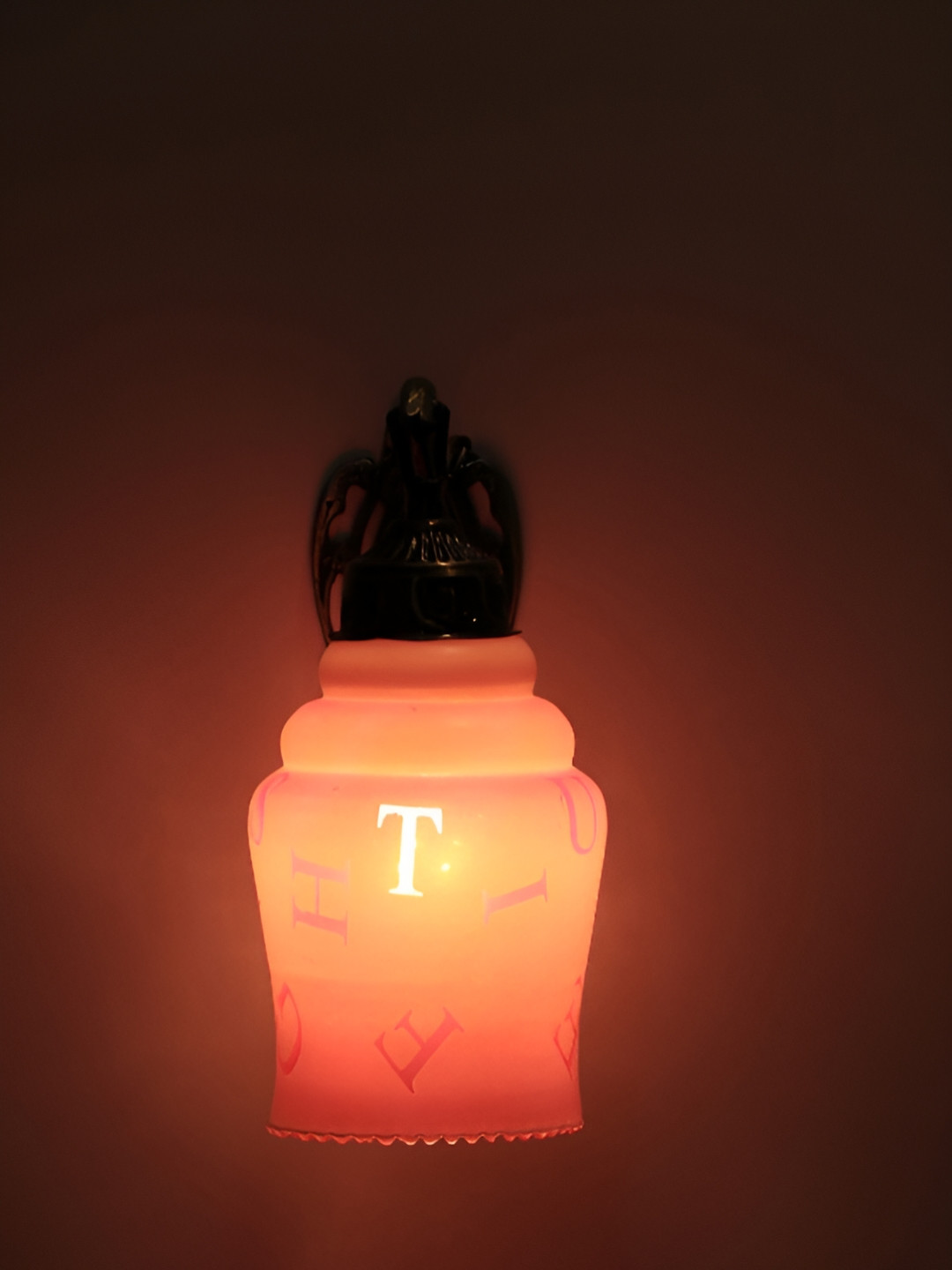 VAGalleryKing Pink & Gold-Toned Textured Glass Elephant Design Abstract Shaped Wall Lamp