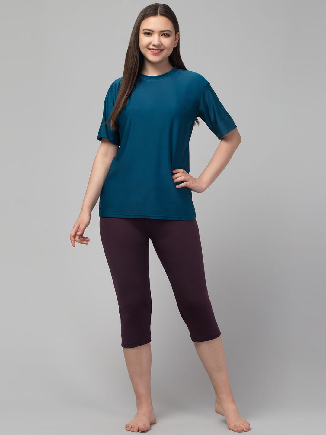 CKARFE Women Full Coverage T-Shirt With Capri Swimwear