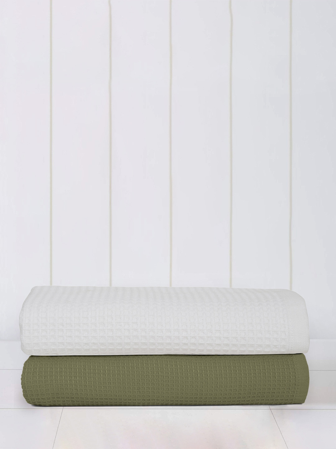 Mulberry Living 2Pcs White & Olive Green Solid Waffle Comfort Bath Towels