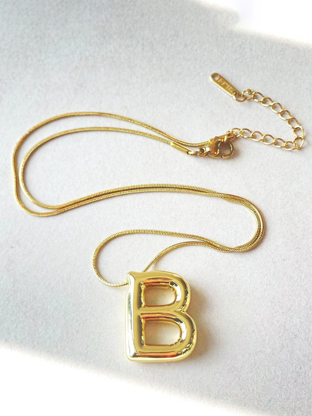 MEENAZ Gold-Plated Stainless Steel Anti-Tarnish B Initial Alphabet Pendant with Chain