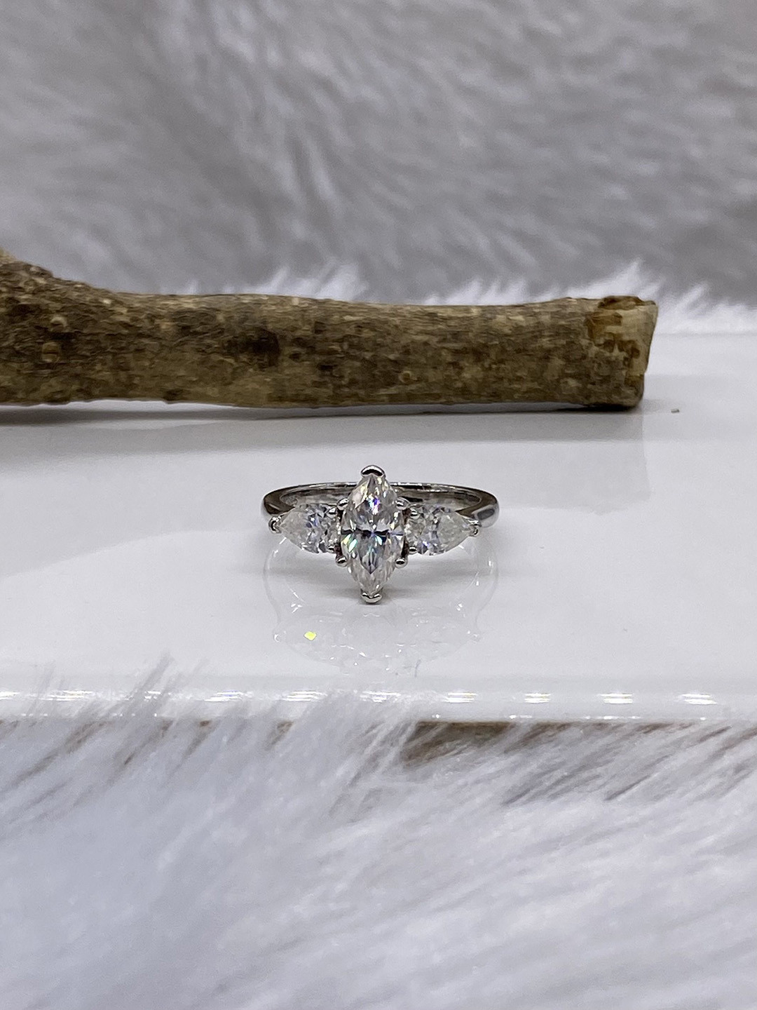 Cutiefy By Fiona diamonds Sterling Silver Plated Stone Studded Ismene Moissanite Ring