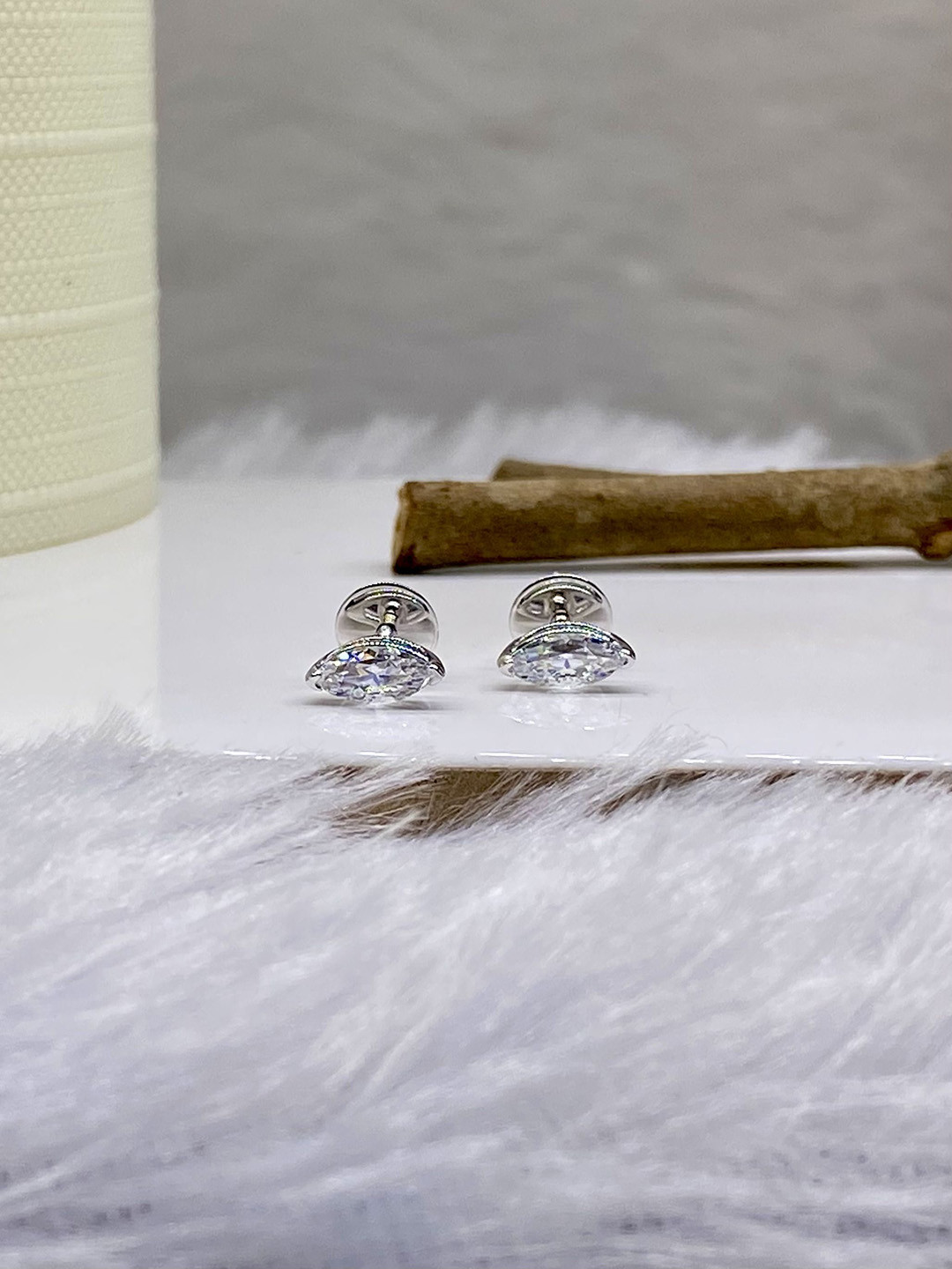 Cutiefy By Fiona diamonds Silver-Plated Moissanite Studded Oval Shaped Studs