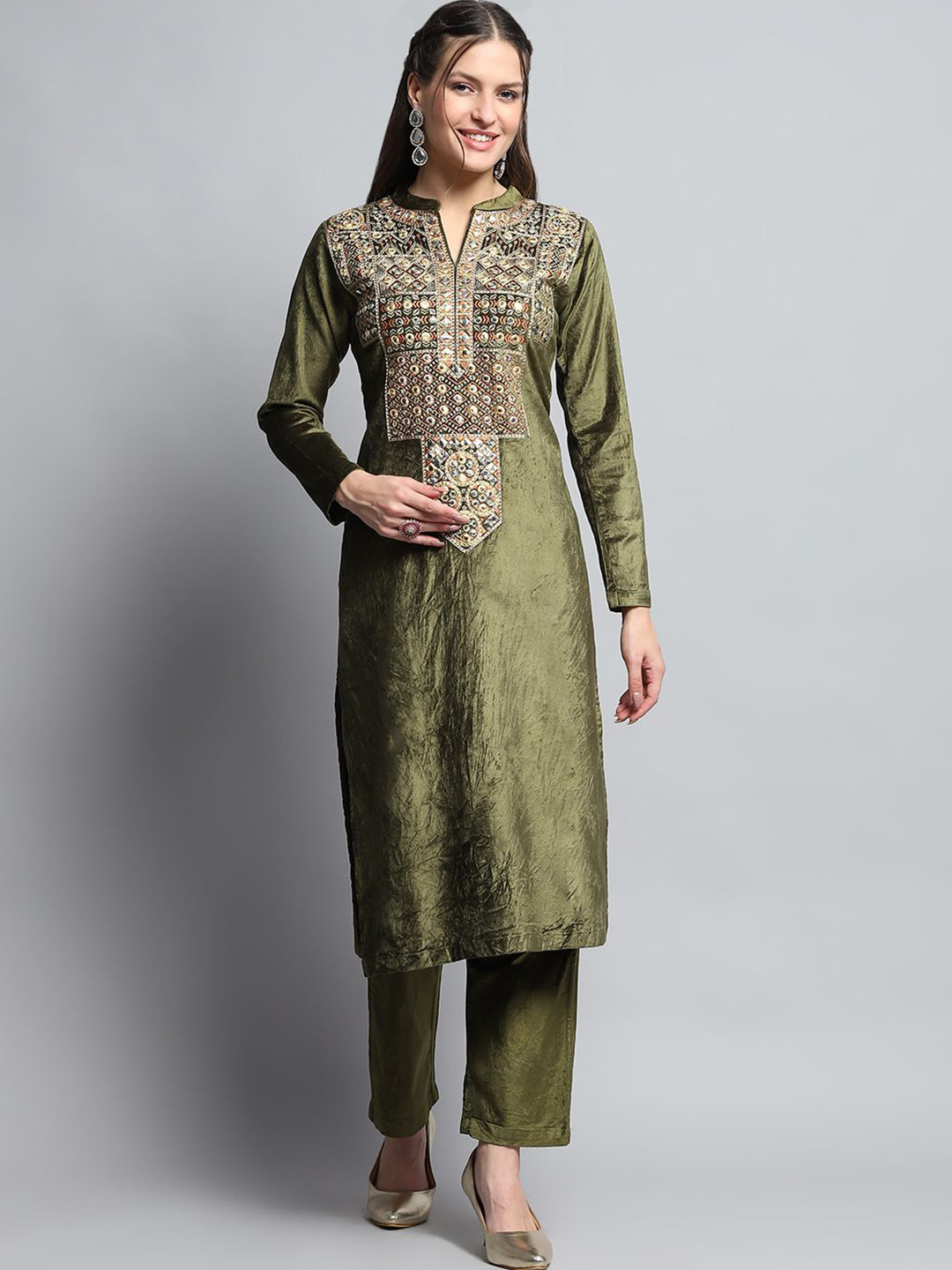 Monte Carlo Embroidered Mandarin Collar Mirror Work Straight Kurta With Trouser & Clutch
