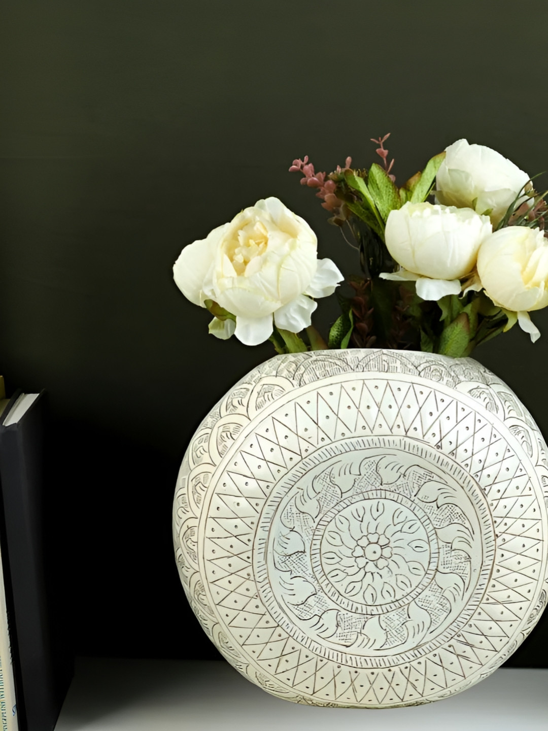 THE HOME CO. Cream-Colored Textured Round-Shaped Flower Vase