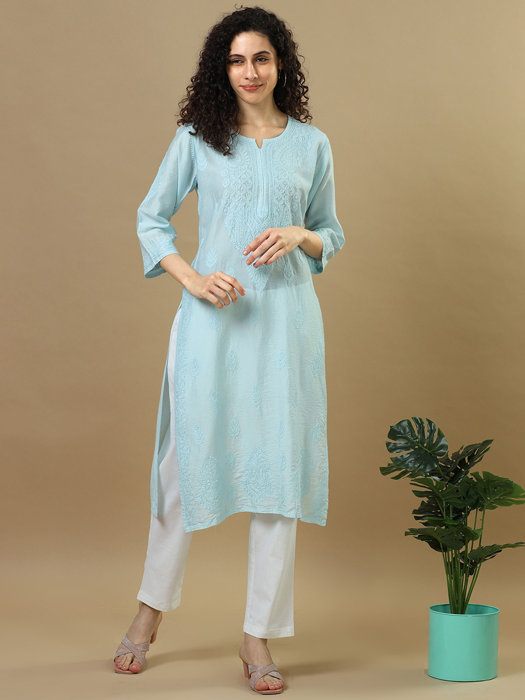 Hassu's Thread Work Notch Neck Straight Kurta
