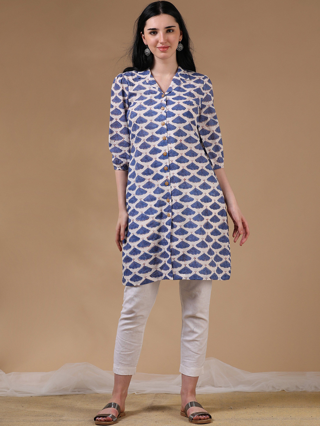 Hassu's Geometric Printed Shirt Collar Straight Kurta