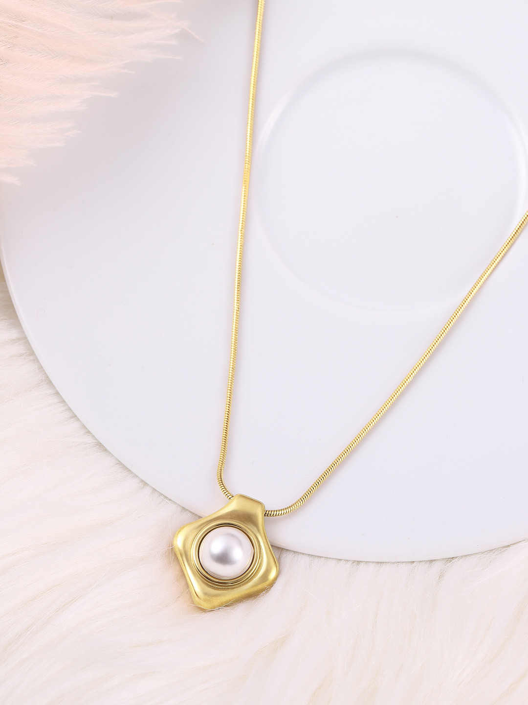 DressBerry Diamond Shaped Beaded Pendent With Chain