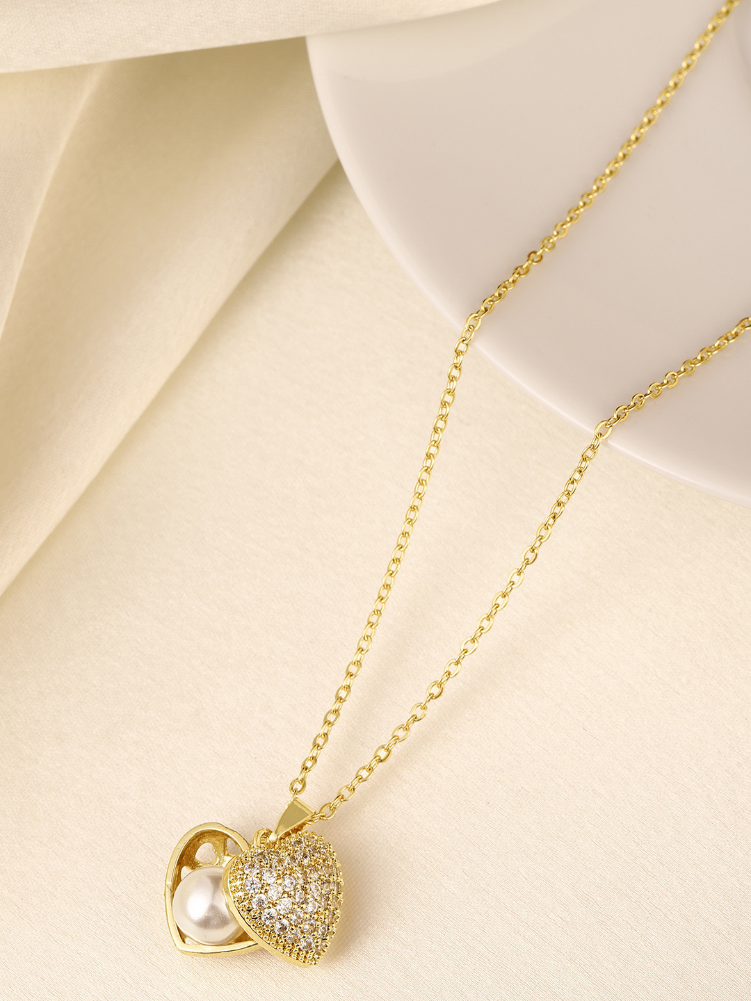 DressBerry Gold Toned Heart Chain With Pendant