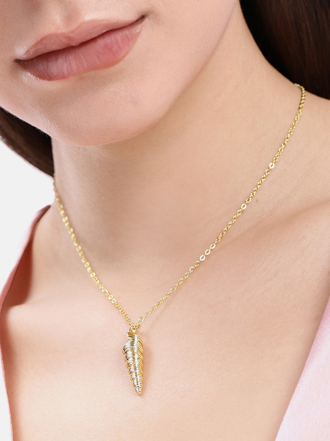 DressBerry Gold Toned Minimal Shell Chain With Pendant