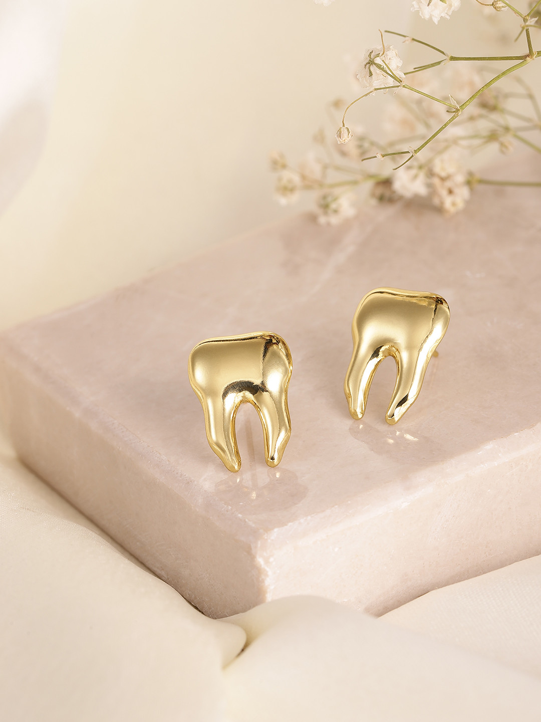 DressBerry Contemporary Tooth Studs Earrings