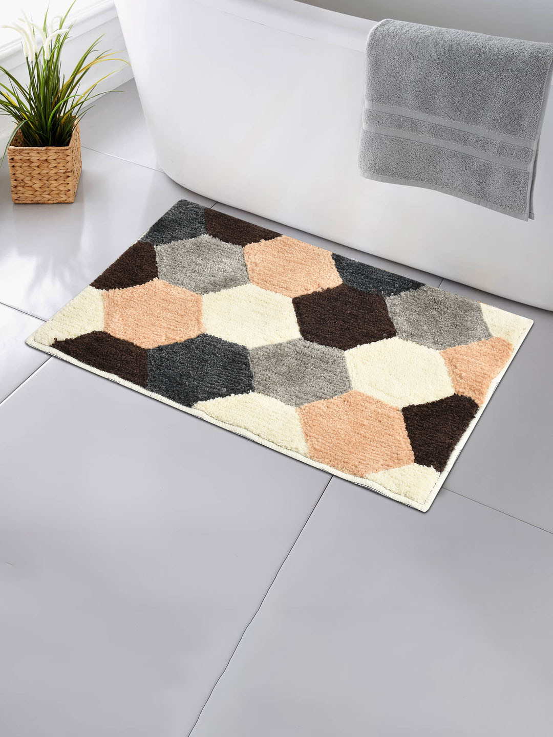 MAA ME CONCEPT Beige & Grey Football Design Microfiber Bath Rug