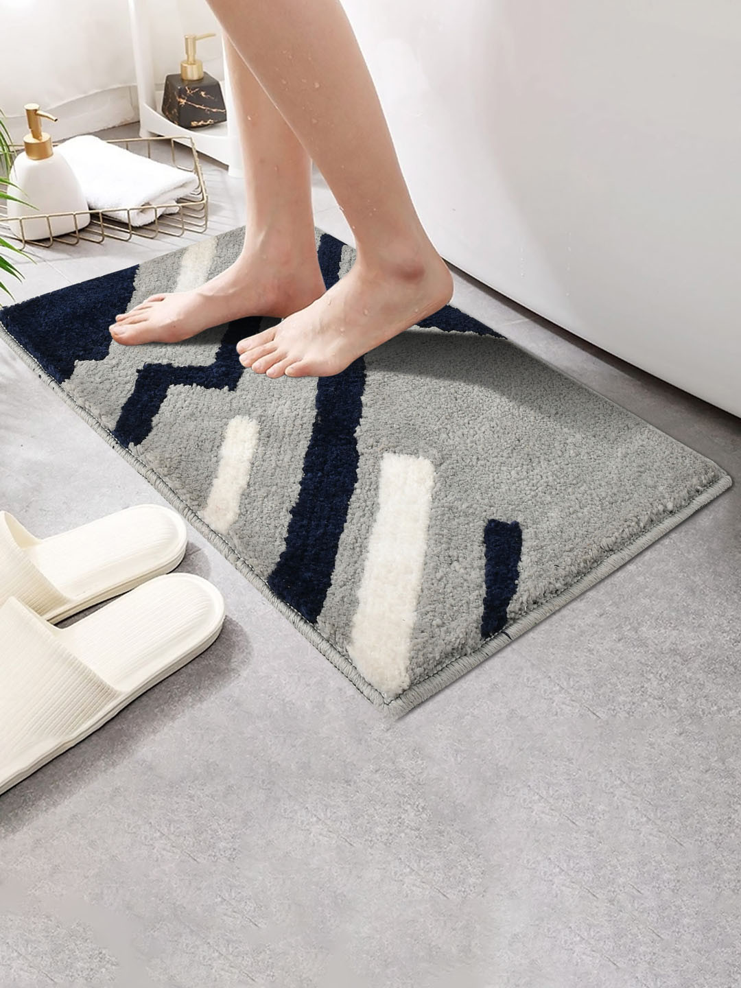 MAA ME CONCEPT Grey & Navy Blue Zig Zag Design Microfiber Bath Rug