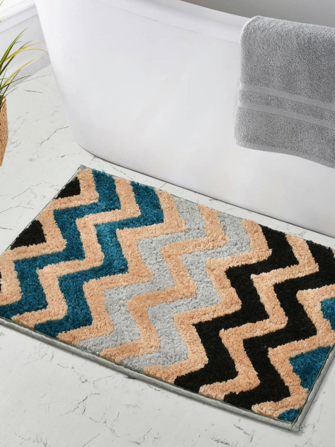 MAA ME CONCEPT Grey & Teal Blue Zig Zag Design Microfiber Bath Rug