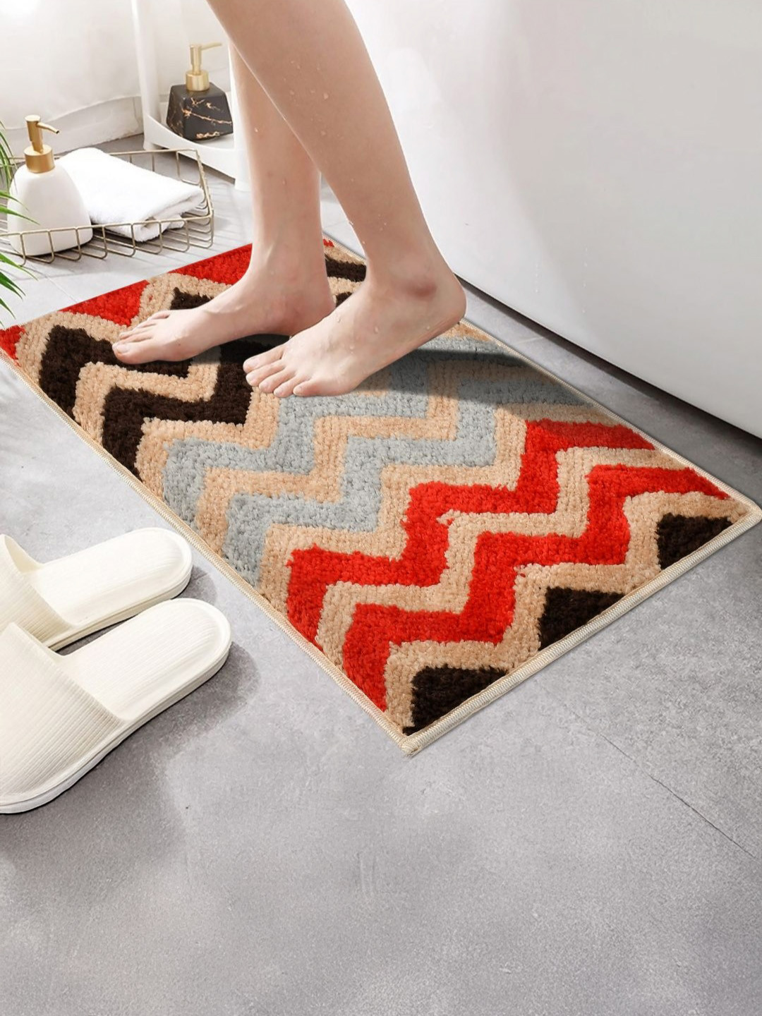 MAA ME CONCEPT Beige & Red Zig Zag Design Microfiber Bath Rug
