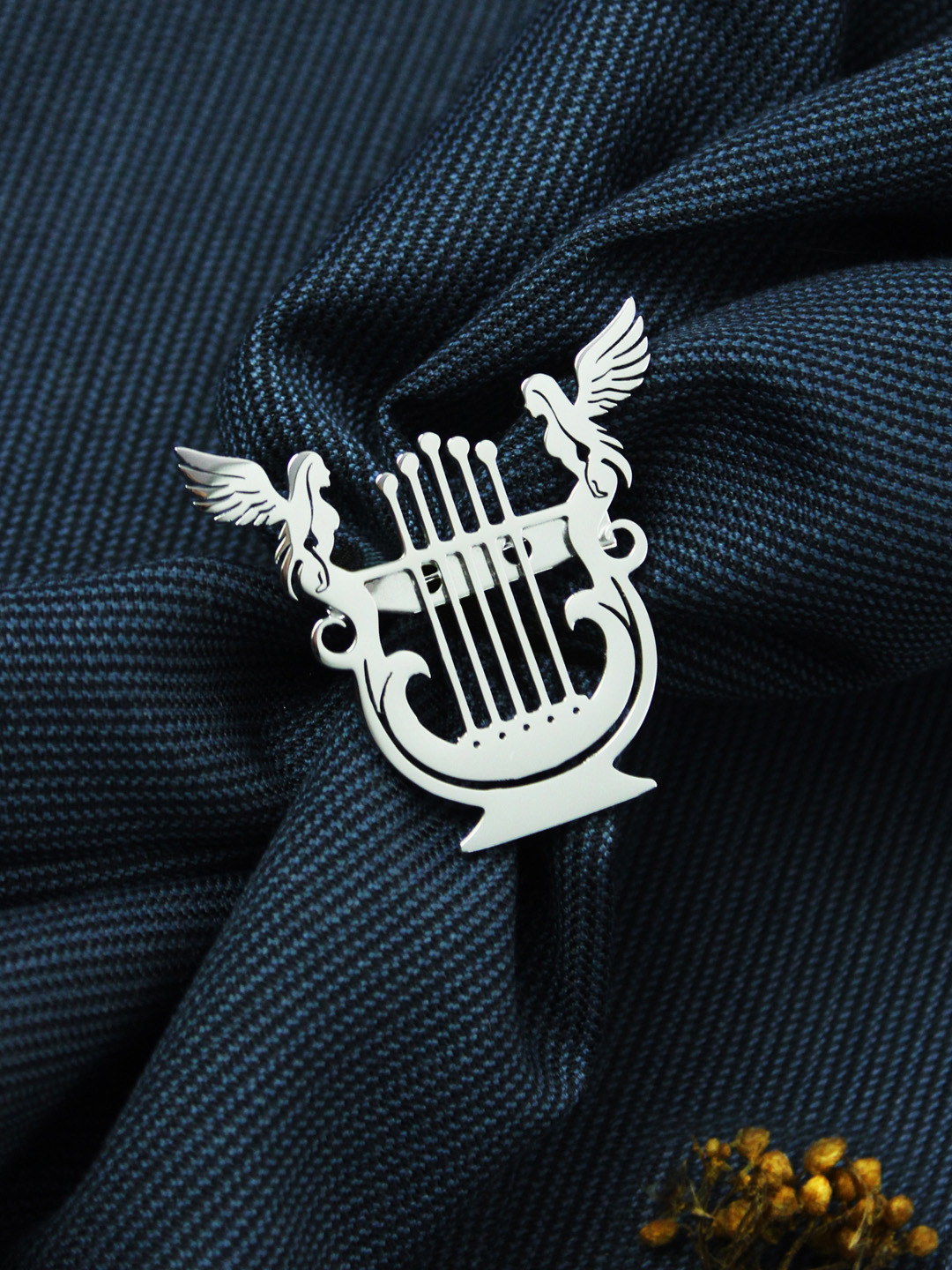 House of Pataudi Men Silver-Plated Stainless Steel Harp Brooch