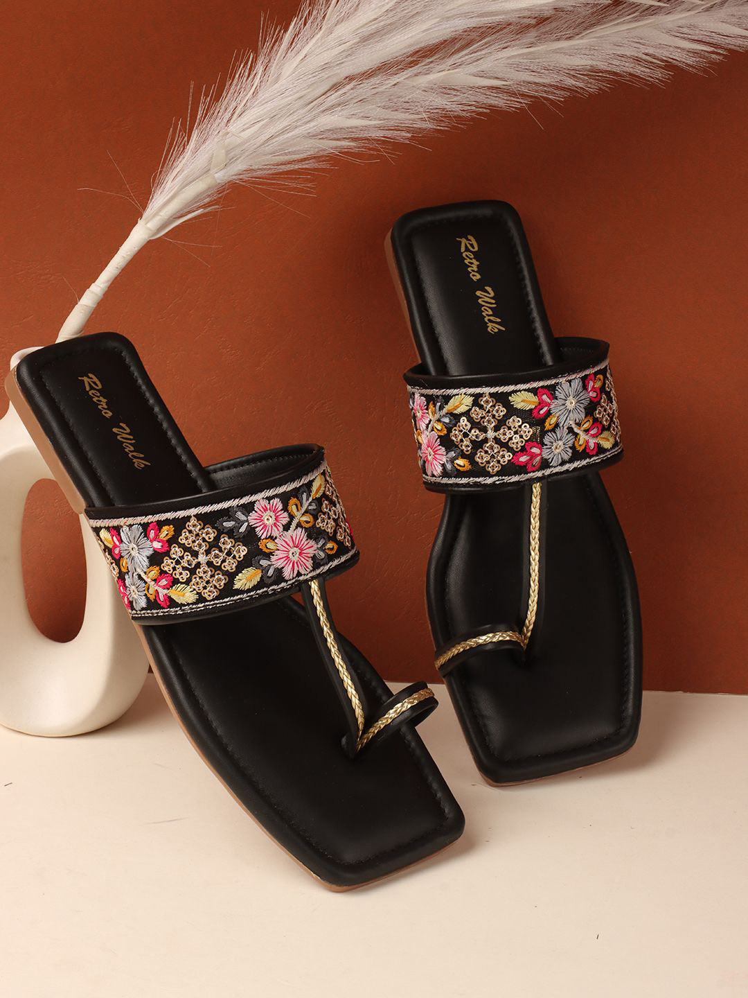 Retro Walk Women Embellished with Embroidered  One Toe Flats