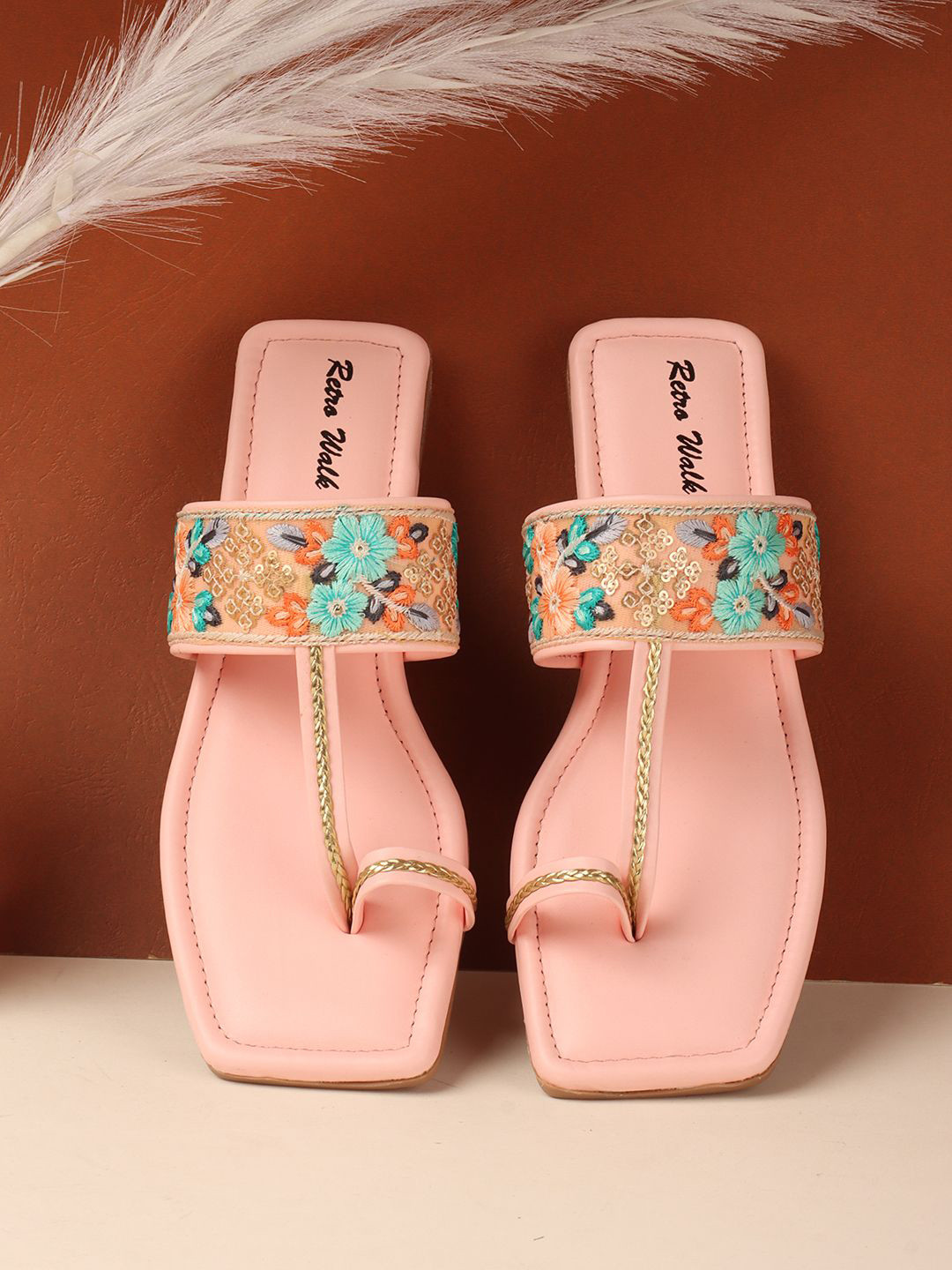 Retro Walk Women Embellished One Toe Flats with Embroidered