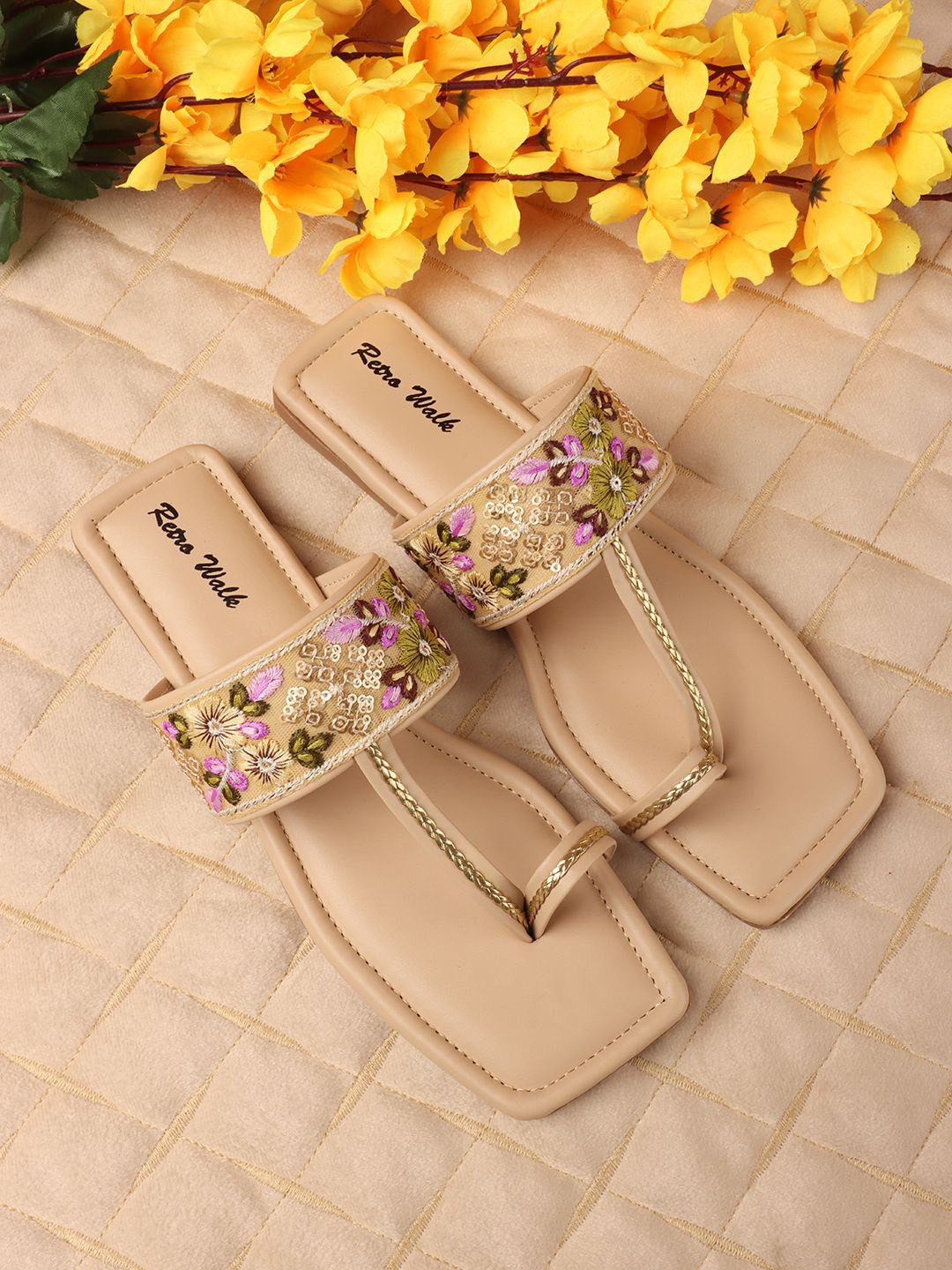 Retro Walk Women Embellished One Toe Flats with Embroidered