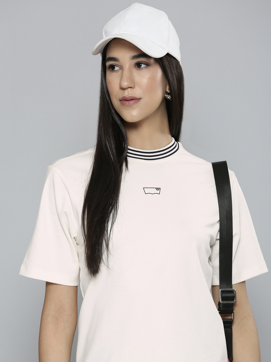 Levis Drop-Shoulder Sleeves Relaxed Fit T-shirt