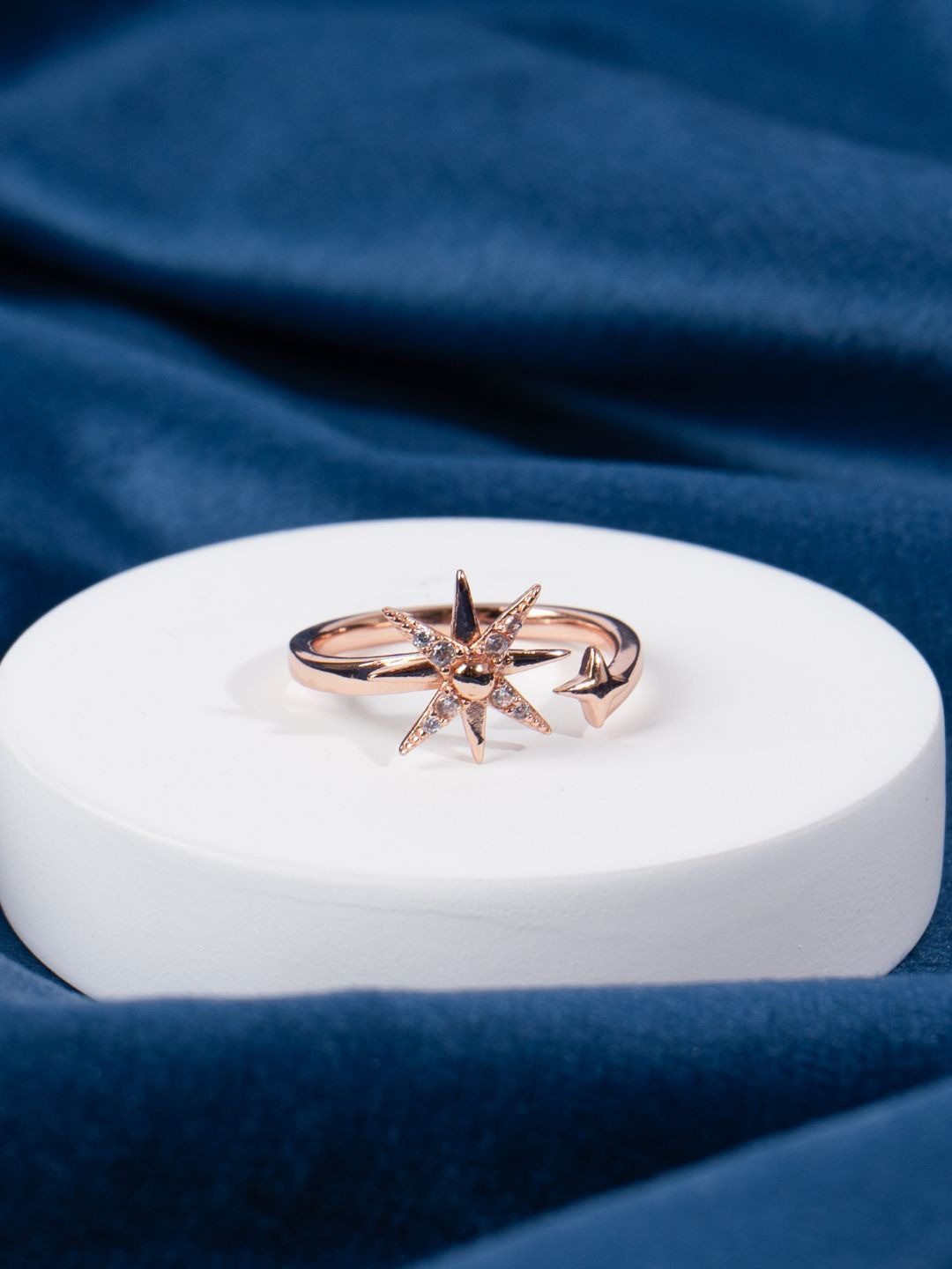 GLYTERS 92.5 Sterling Silver Rose Gold-Plated Stone-Studded Twinkling Star Finger Ring