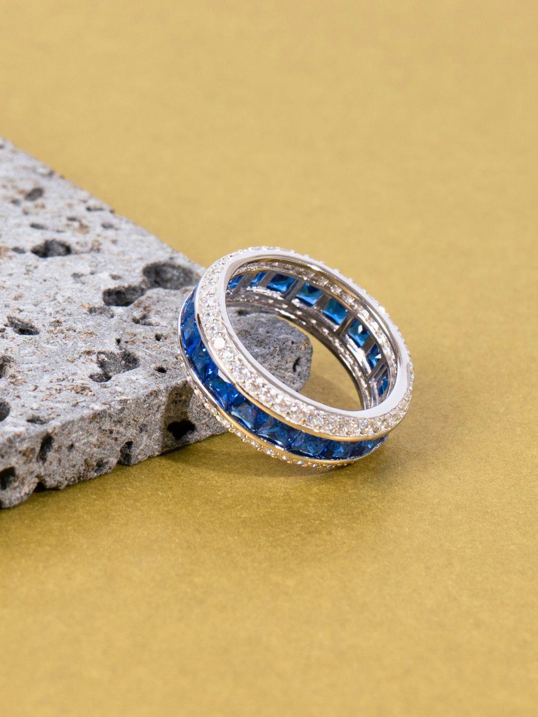 GLYTERS 92.5 Sterling Silver Gem Stone-Studded Indigo Glow Finger Ring