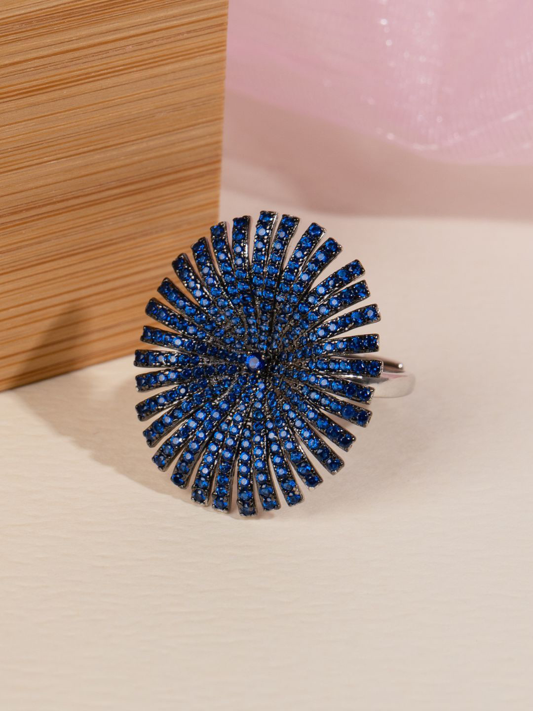 GLYTERS 92.5 Sterling Silver Gemstone-Studded Oceanic Wheel Finger Ring