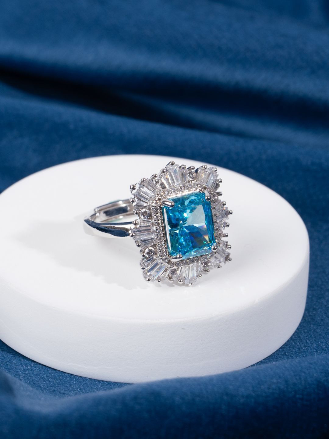 GLYTERS 92.5 Sterling Silver Stone-Studded Regal Iceberg Adjustable Finger Ring