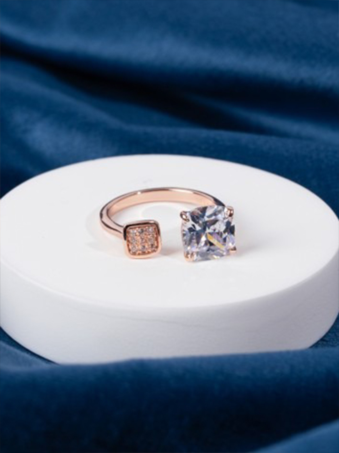 GLYTERS 92.5 Sterling Silver Rose Gold Plated Stone-Studded Solitaire Cube Finger Ring