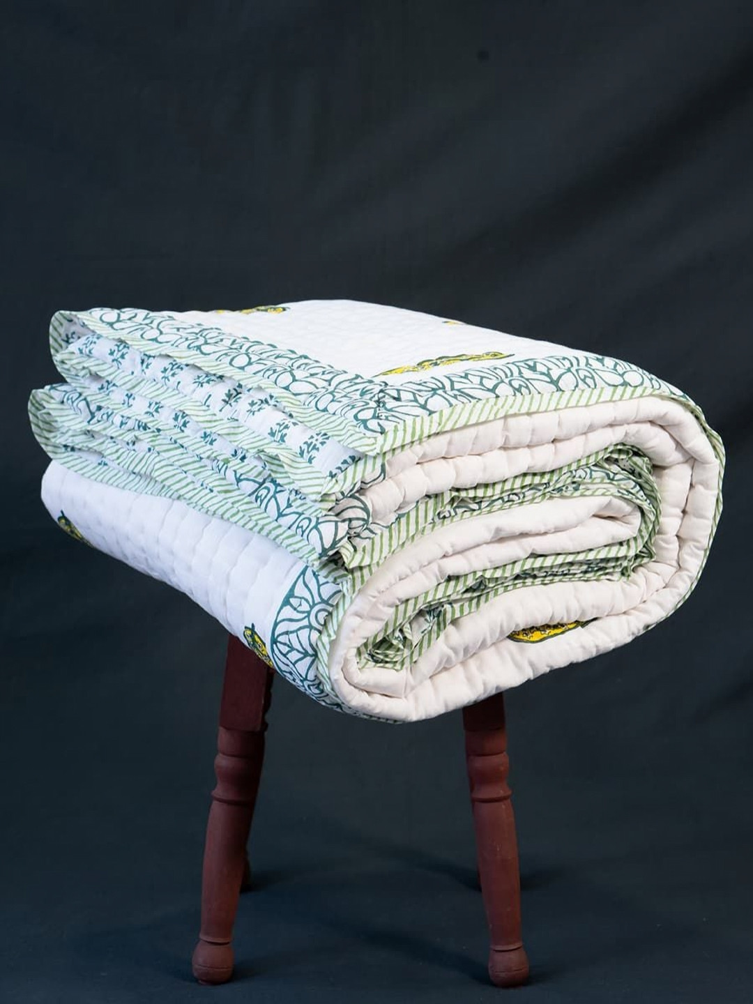 The Jaipur Wala Yellow & Green Ethnic Motifs Printed 120 GSM Cotton Single Bed Quilt