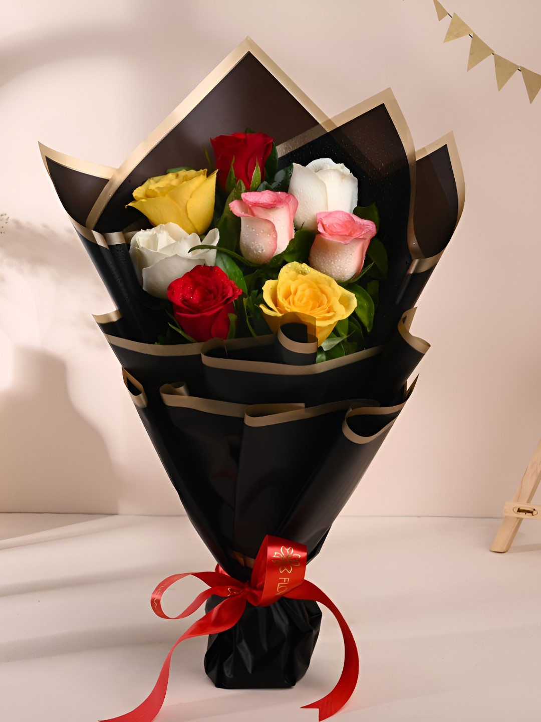 Floweraura Red and White 8 Pieces Fresh Live Roses Flower Bouquet 10 cm